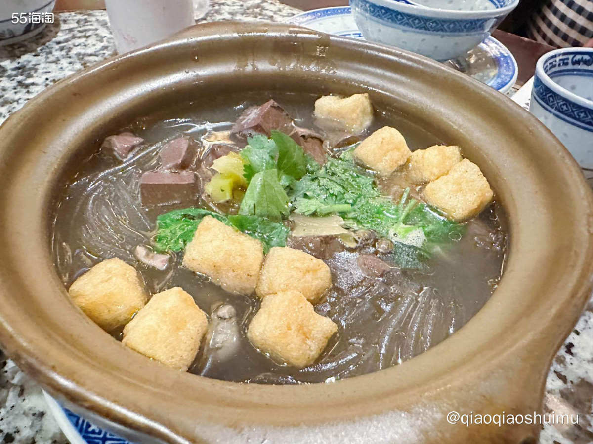 中午爸妈来找我吃饭，选了好久，决定去南京大牌档。他家特点就是