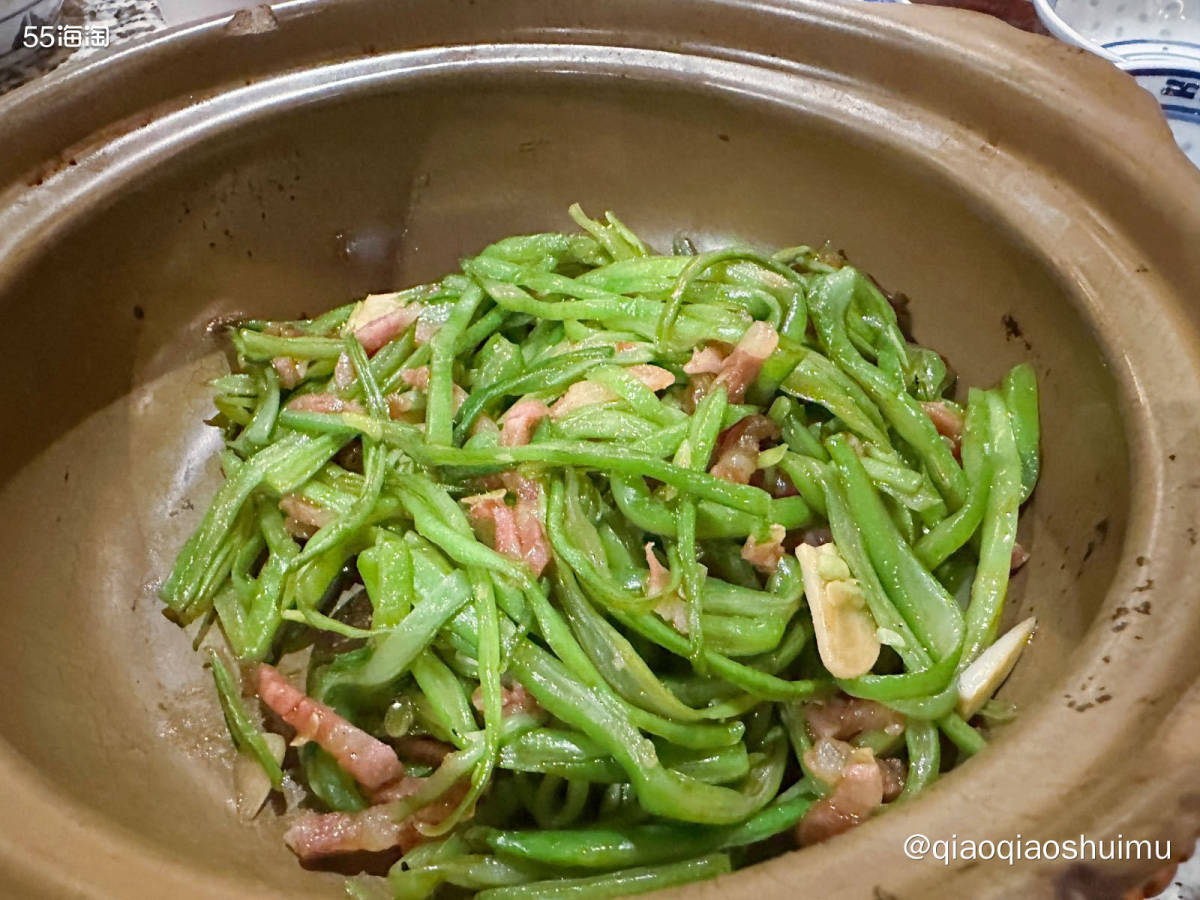 中午爸妈来找我吃饭，选了好久，决定去南京大牌档。他家特点就是