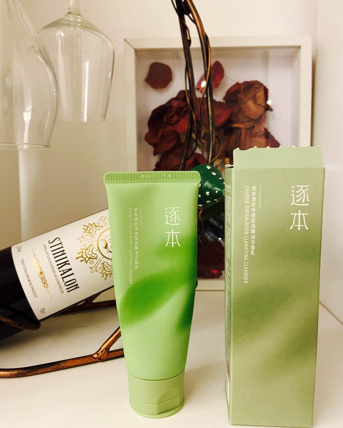 今天来说一下逐本的这个盈润精油洁面乳，还是像我之前说的就他家