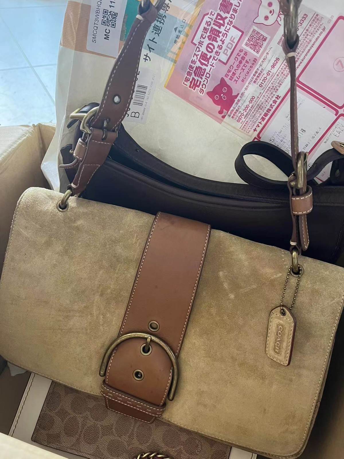 这次海淘购入的依旧是coach包包，这次有一只现代款，山茶花