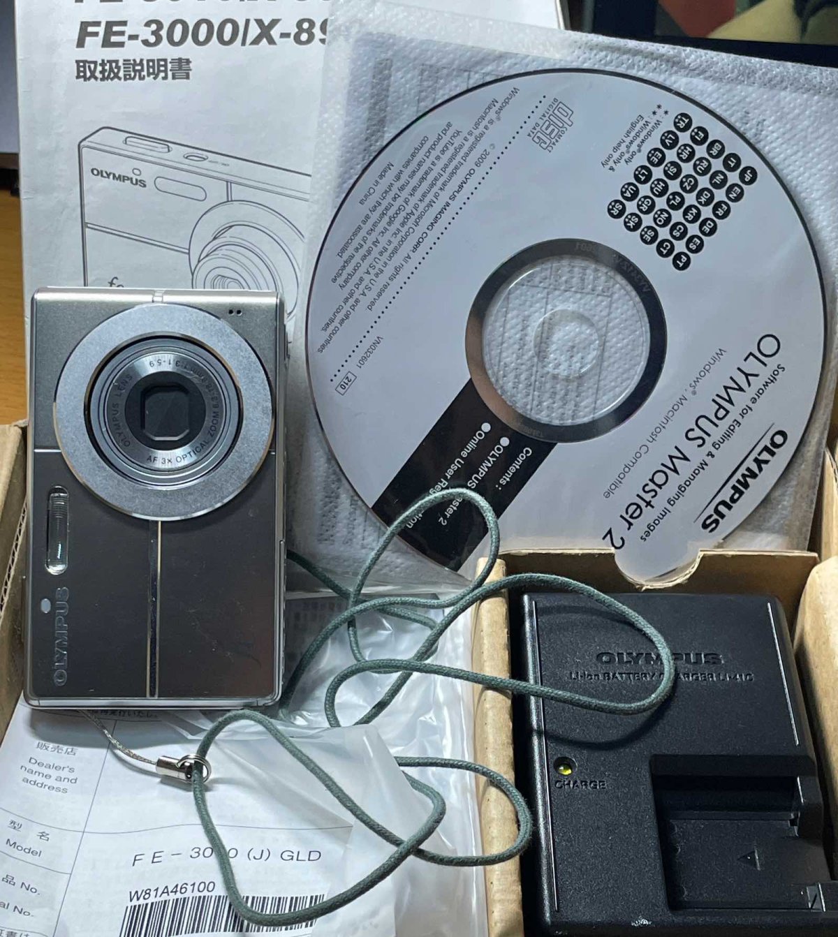 这次海淘到了一台奥林巴斯FE3010 成色好新！而且还带箱说