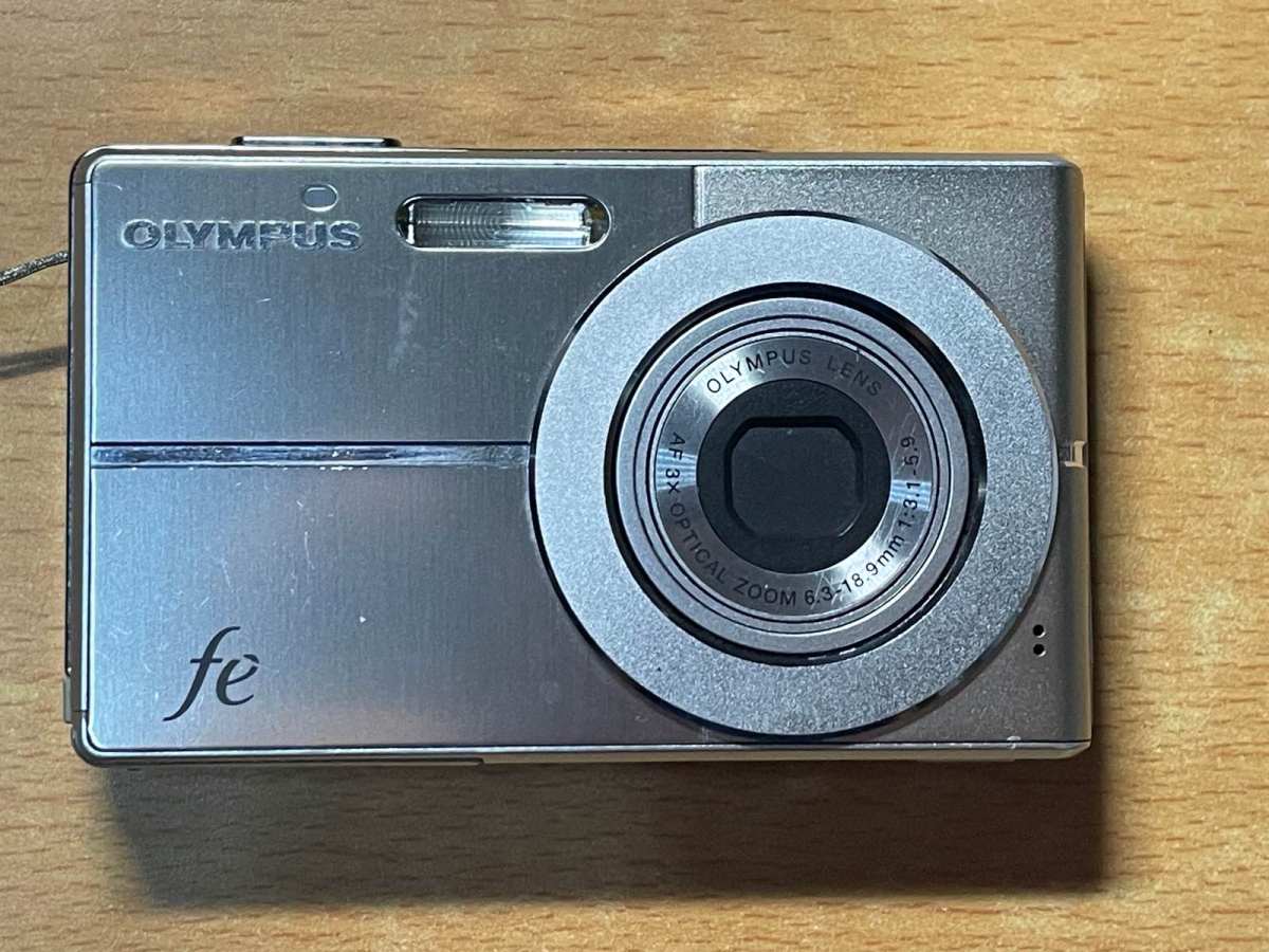 这次海淘到了一台奥林巴斯FE3010 成色好新！而且还带箱说