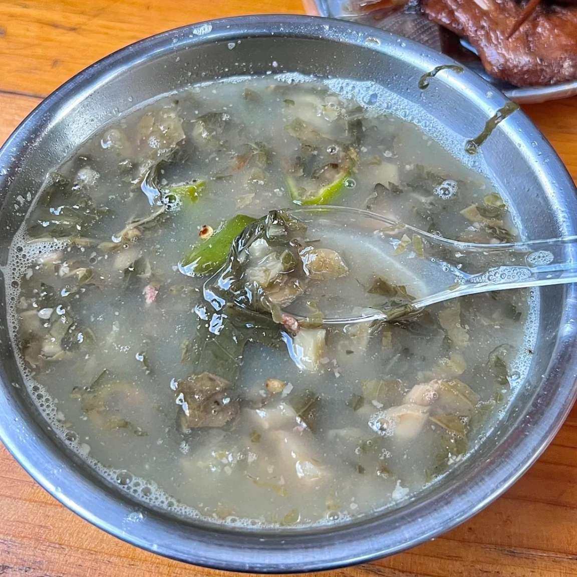 佛山三水隐藏在居民楼的小店 秋锡鸭脚店 这里的桌椅凳子全部都