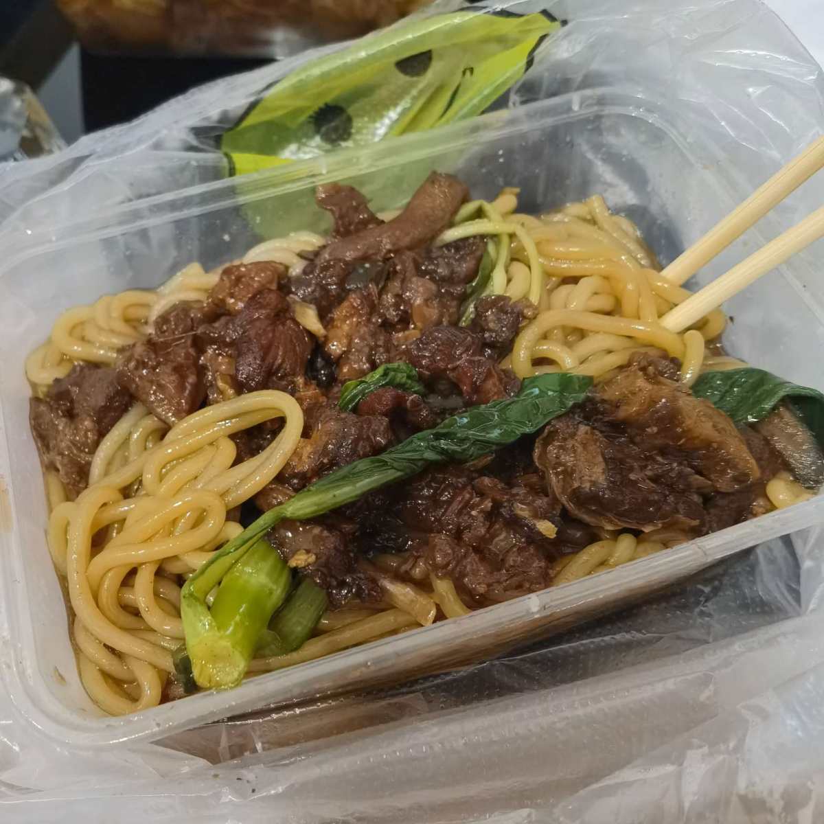 佛山三水隐藏在居民楼的小店 秋锡鸭脚店 这里的桌椅凳子全部都