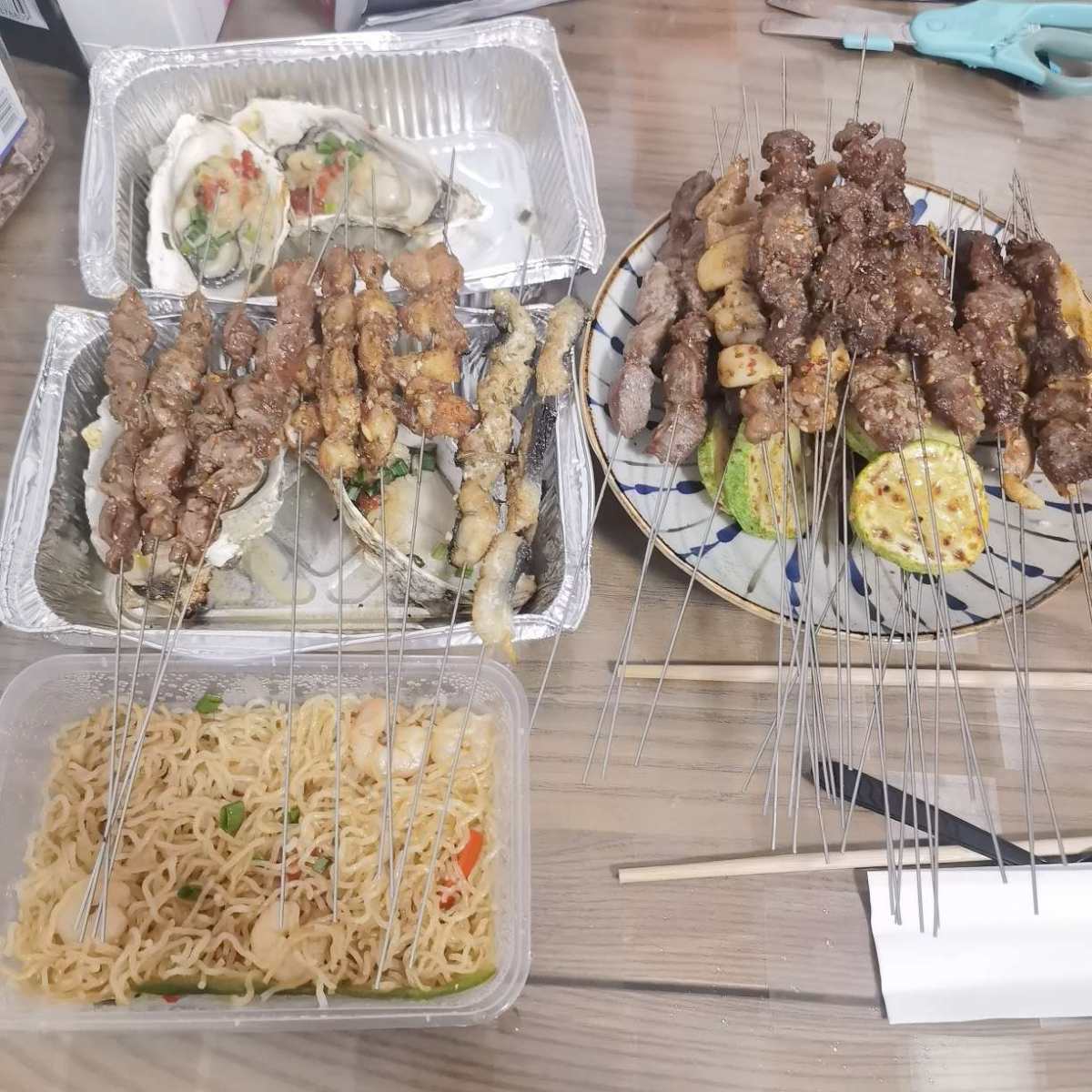 昨天晚上半夜1点多饿了 要控糖，不知道吃点啥就点了个烧烤， 