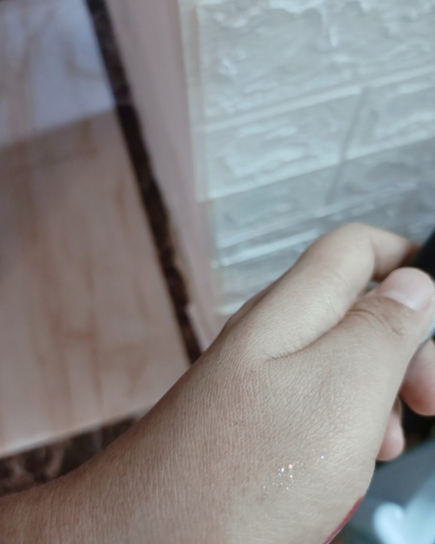 最近爱用的彩妆是海淘的一些小众单品，目前用下来还不错~  ⭐