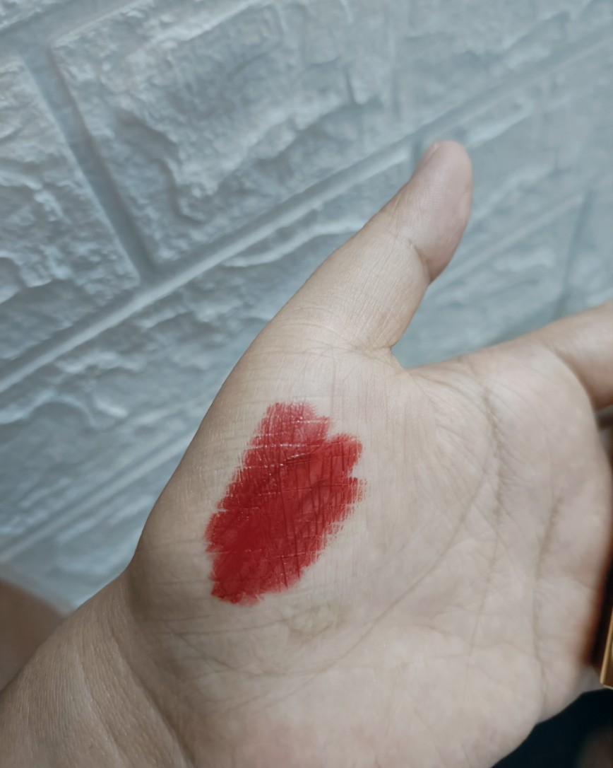 最近爱用的彩妆是海淘的一些小众单品，目前用下来还不错~  ⭐