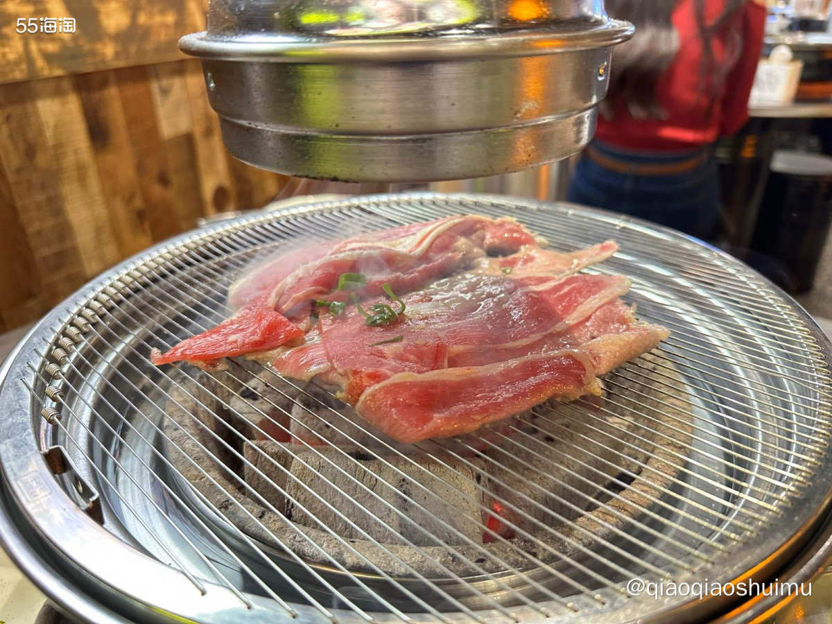这是那天带娃去黄岛赶海，玩到四五点钟，说去吃顿好的吧，好歹庆