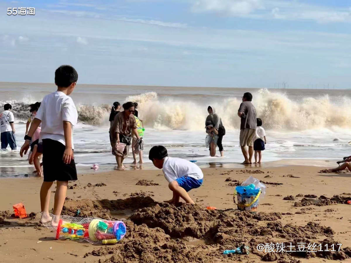 坐标温岭我们这边是海比较多。我们选择的沙滩也蛮多的，但是有些