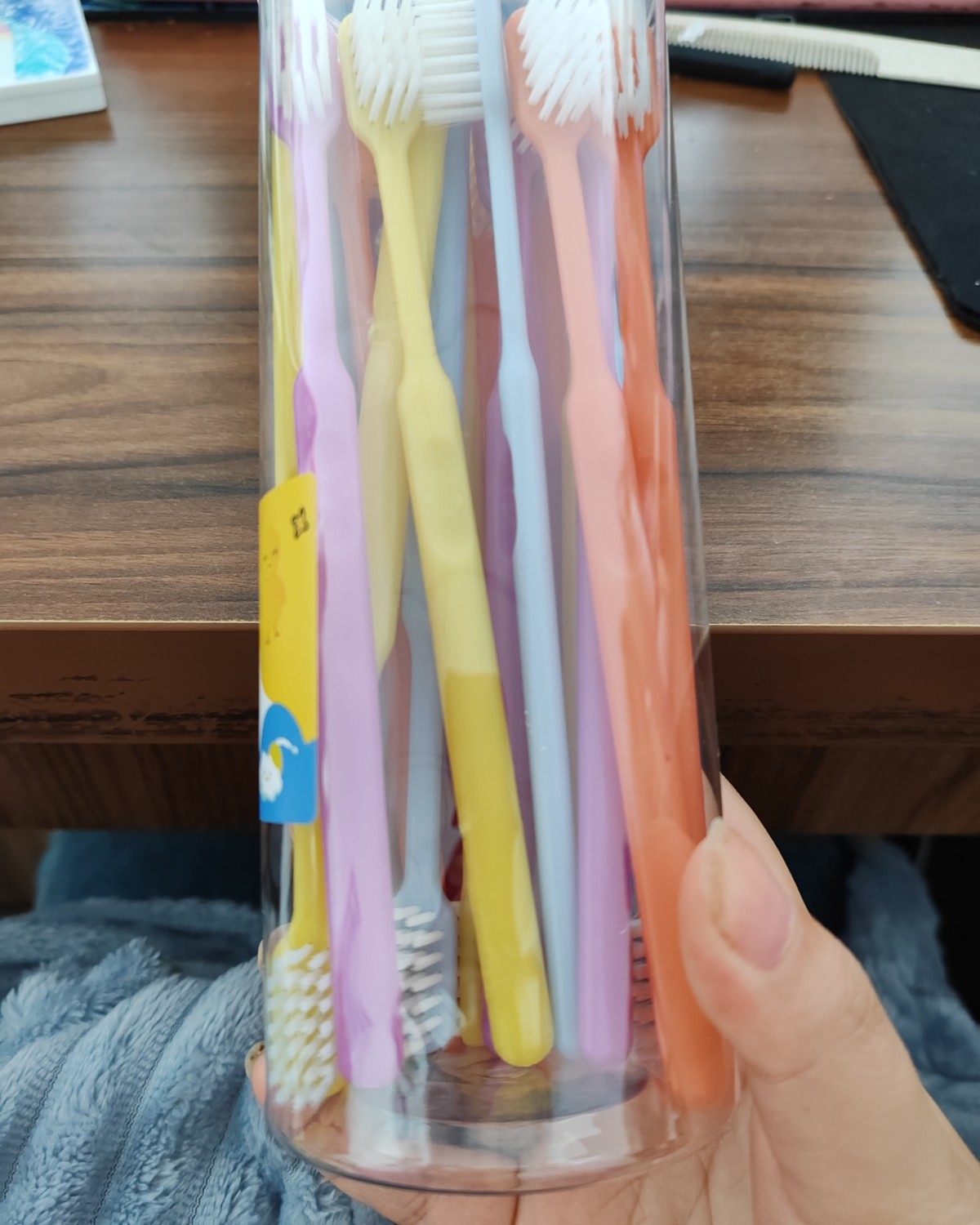 牙刷是日常必备的工具了。我也是比较喜欢买牙刷的！可能是喜欢买