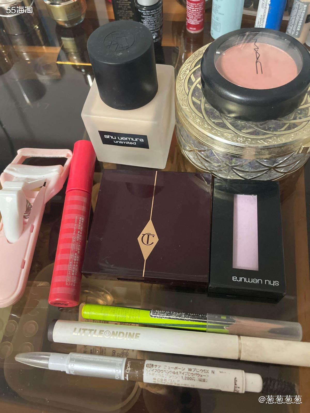 我其实还是挺喜欢化妆的，虽然化妆技术一般般。这个妆容就是日常