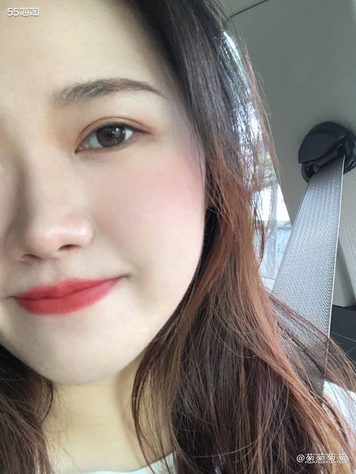 每到放假出门就要带足化妆品，毕竟出门玩心情好，不化个妆感觉对