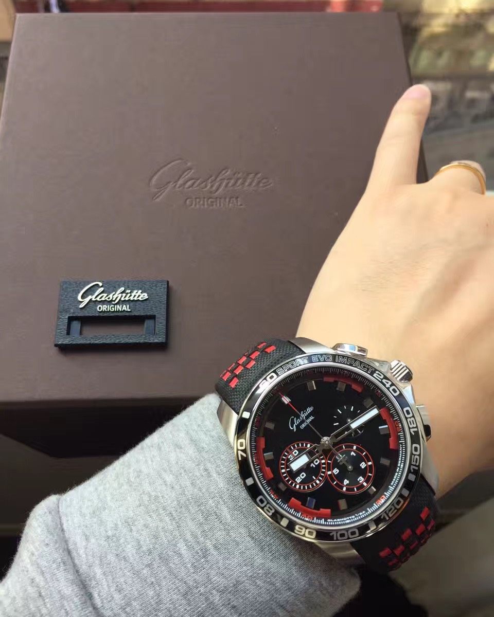 ✈️推荐大家一个可以买到便宜且大牌的手表还有太阳镜的网站，我