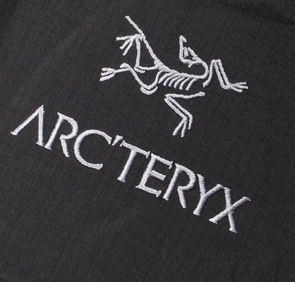 ARC TERYX始祖鸟是来自加拿大的户外品牌，户外服装配饰