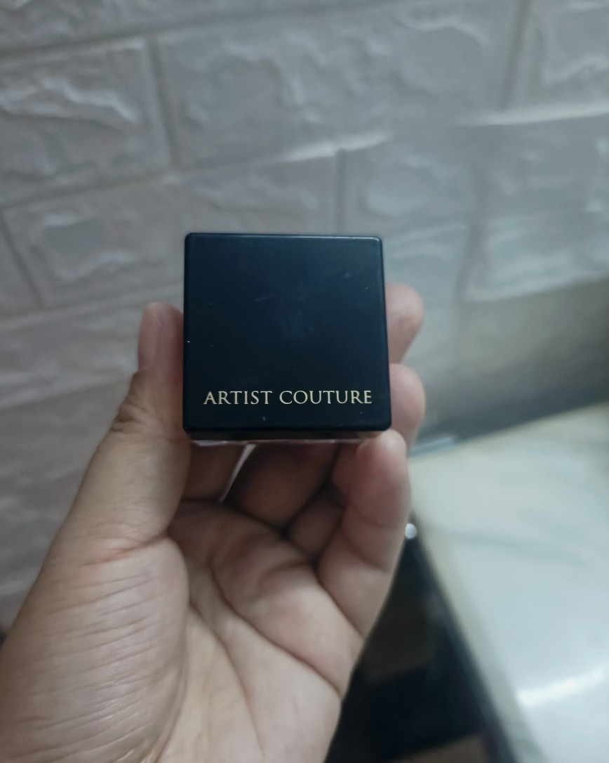 千篇一律的妆容比较tired，可以玩一下这种赛博妆容了，灵感