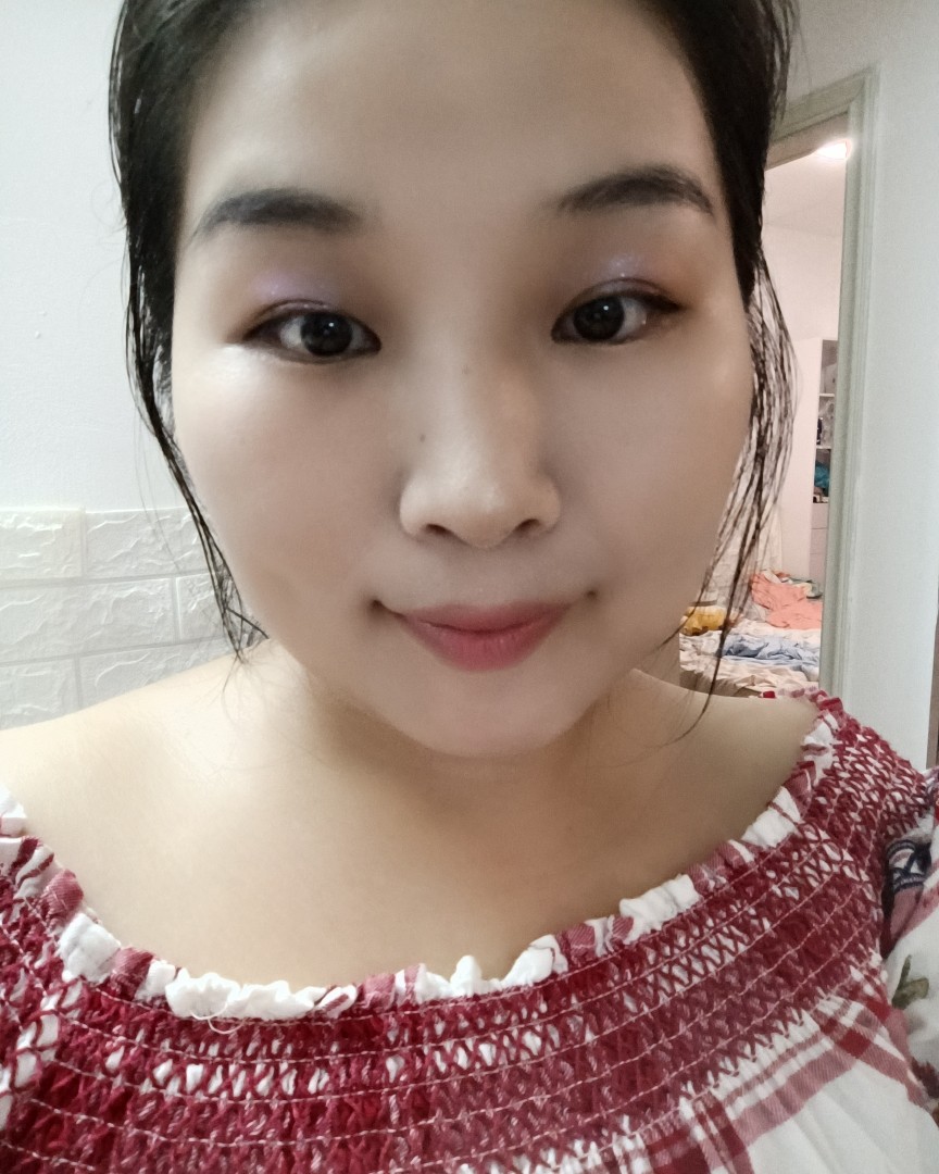 千篇一律的妆容比较tired，可以玩一下这种赛博妆容了，灵感