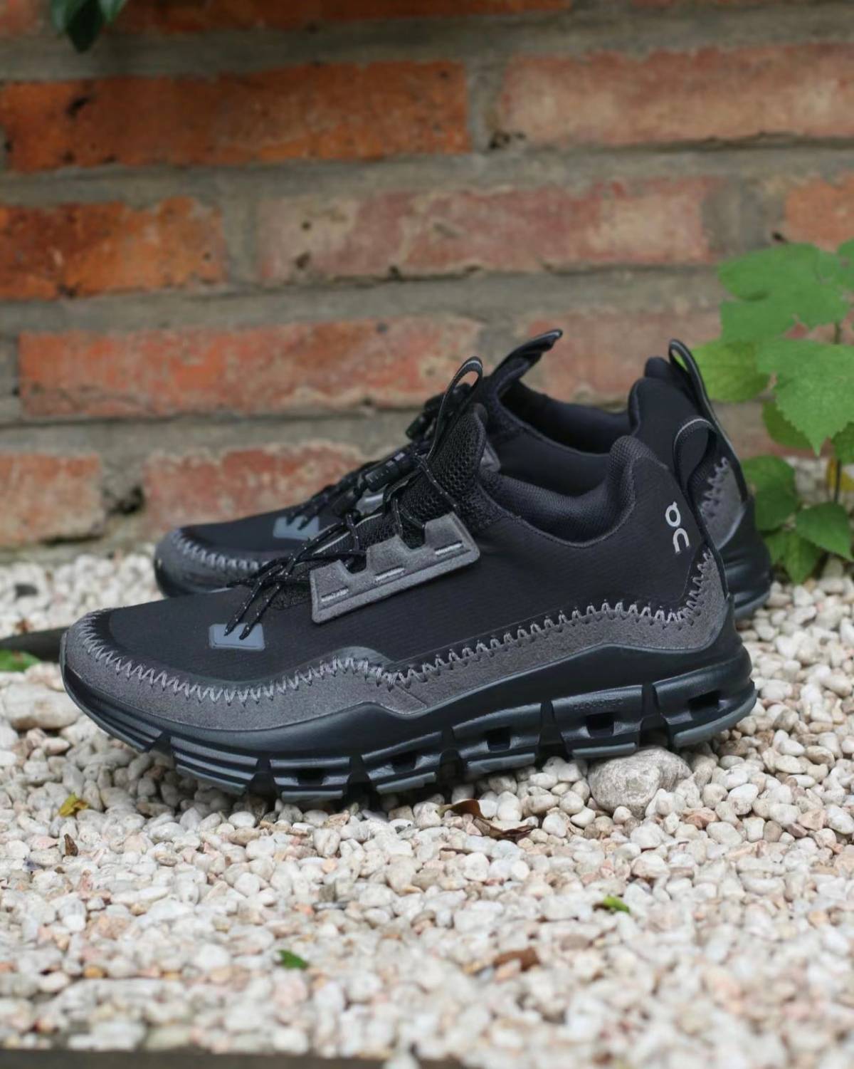 🍀产品品牌:On 昂跑 🍀产品名称:全天候轻量通勤休闲鞋