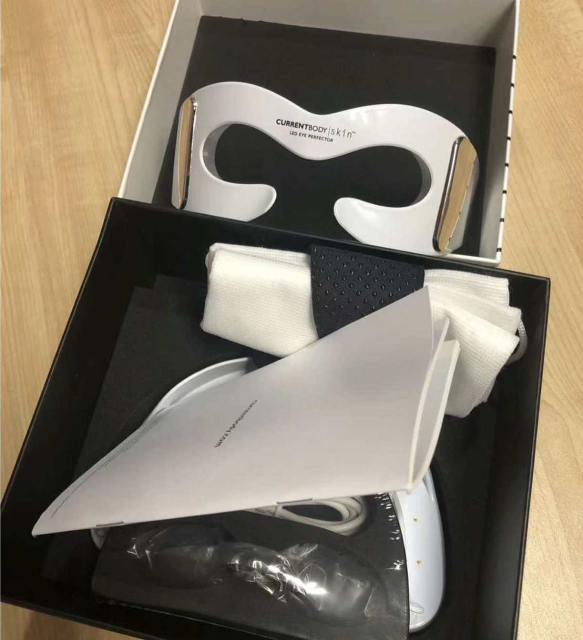 现在社会熬夜党比比皆是，女孩子熬夜不光肌肤会变差，眼纹，黑眼