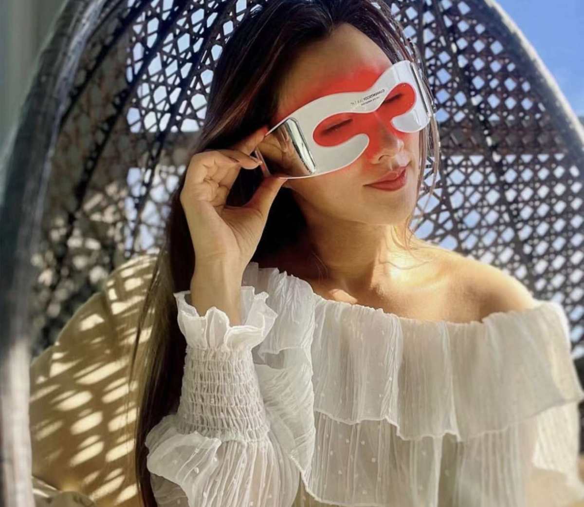 现在社会熬夜党比比皆是，女孩子熬夜不光肌肤会变差，眼纹，黑眼