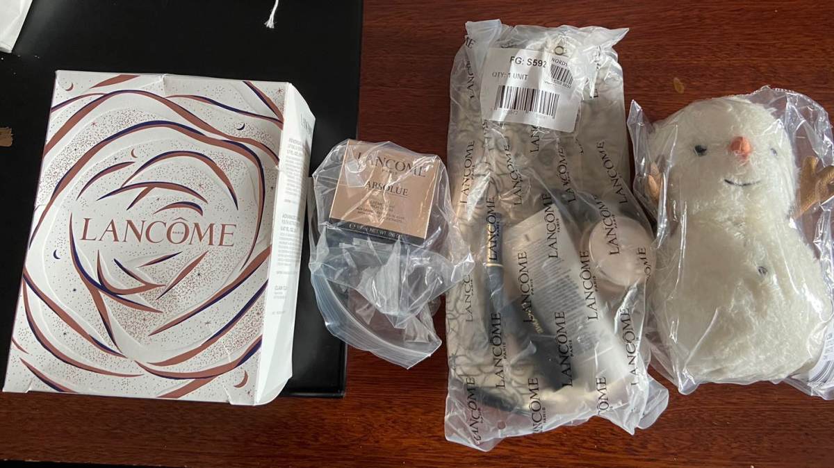 这箱一个合箱包裹，不要问我为什么混装，普货明明更便宜，雪人是