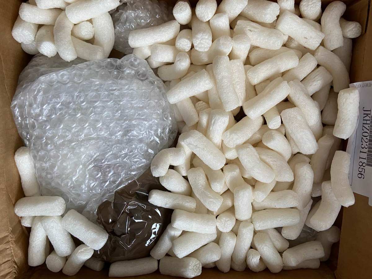 这箱一个合箱包裹，不要问我为什么混装，普货明明更便宜，雪人是