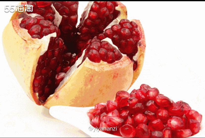 最近家里买了好几箱软籽石榴，主要是真的超级大，比我手还大。这