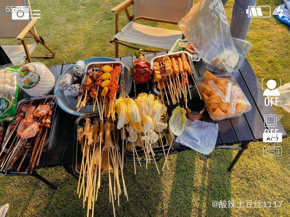 气温在25度左右，真的挺适合拉个帐篷在野外露营的，如果旁边有