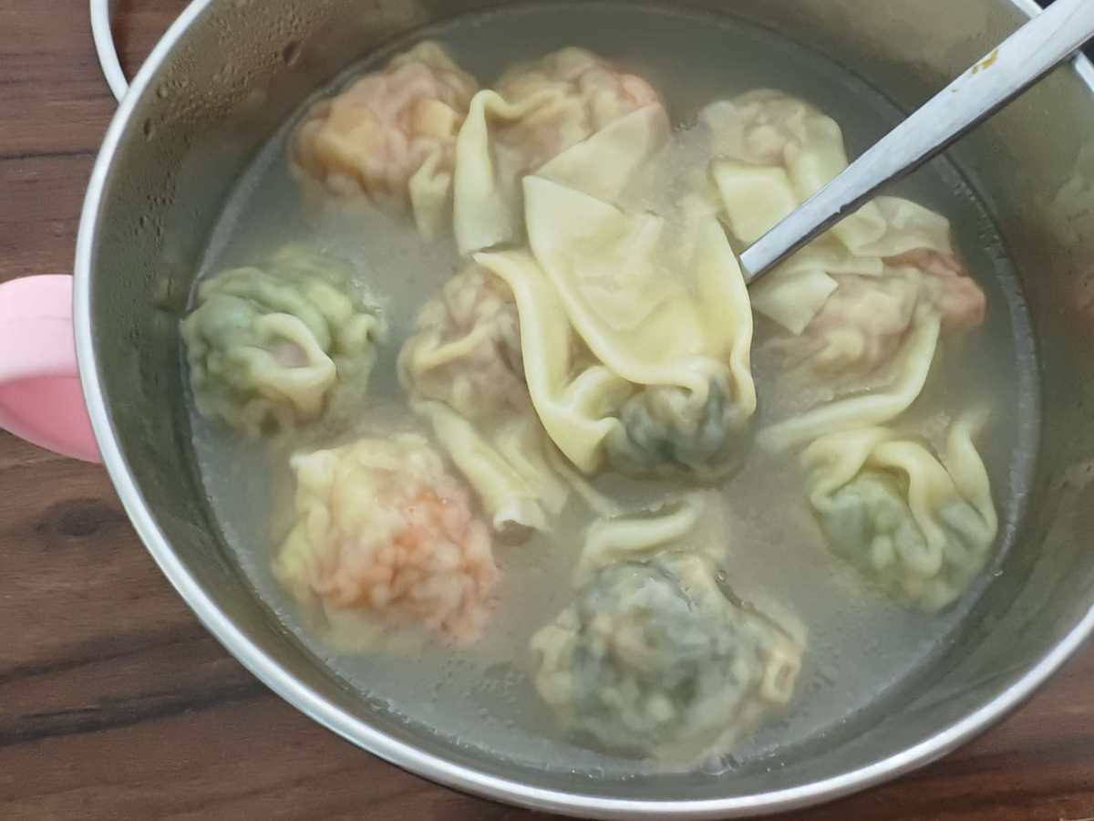 早餐不知道吃什么，就跑去打包了一份前两天，抖音团购买的袁记云