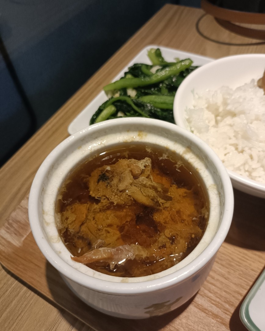 昨天带我女儿去逛万达广场，给她买零食吃，一般都是去孩子王那边