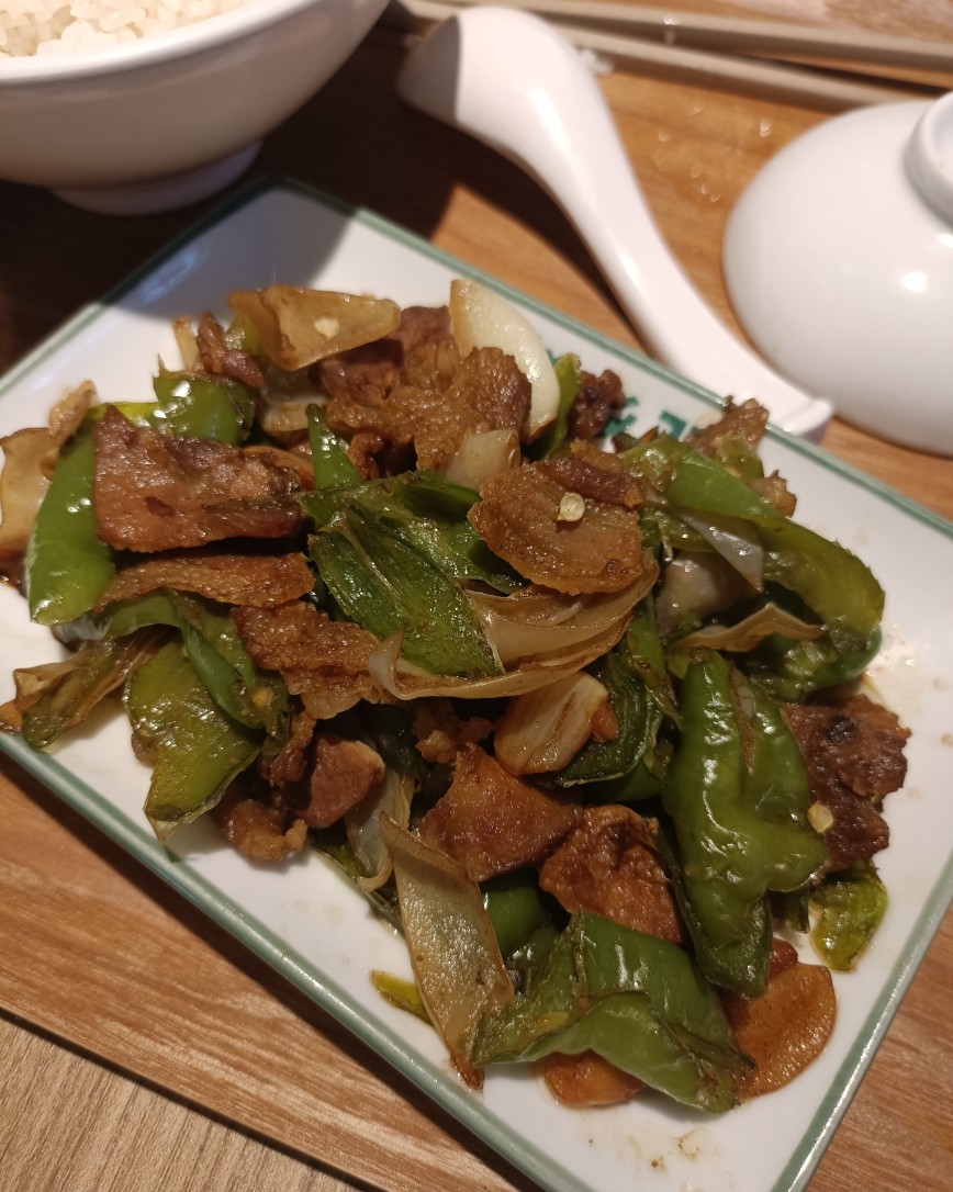 昨天带我女儿去逛万达广场，给她买零食吃，一般都是去孩子王那边