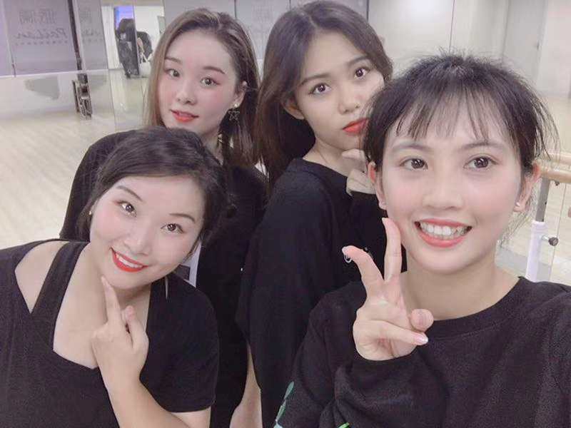 翻了一下以前爱画的妆容，有几个单品我真的特别喜欢，生娃之前真