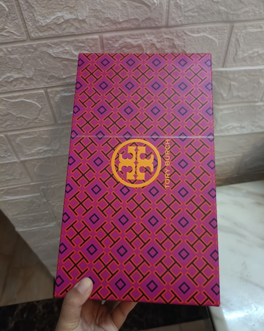 期待了很久的TB单鞋今天终于收到了，这双鞋我是先寄我弟弟的地