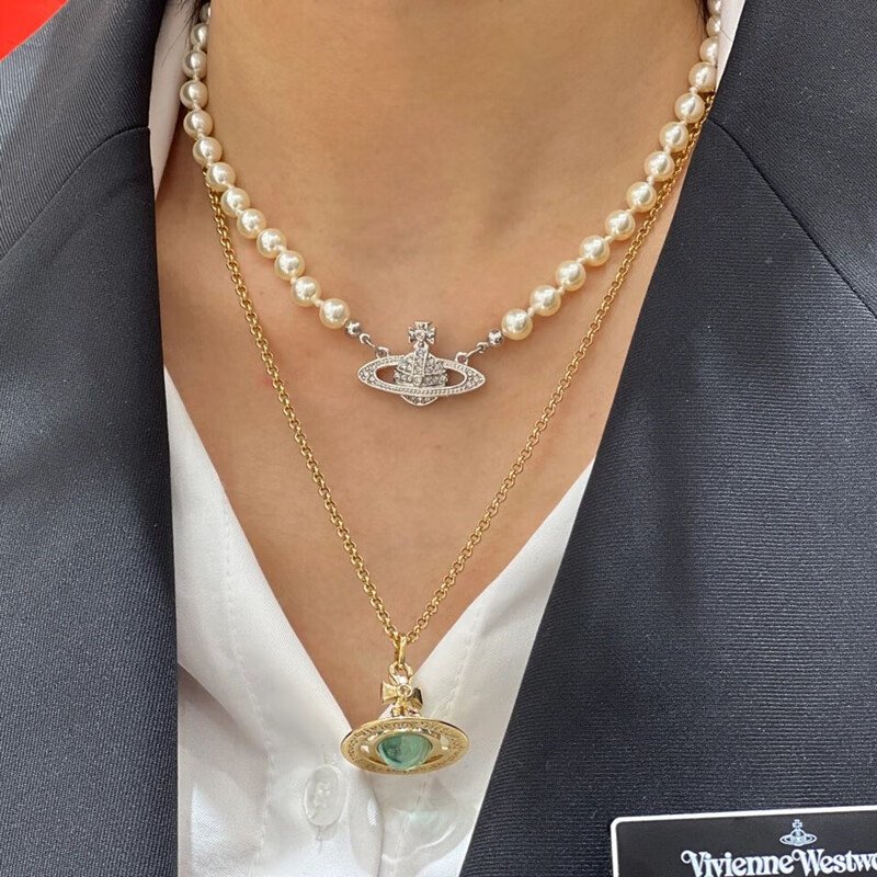 Vivienne Westwood西太后的包包和项链近连两年