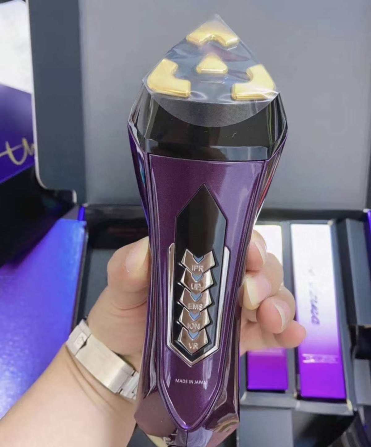 推荐：美杜莎一代美容仪 这是一款是相对全面综合抗老护理的仪器