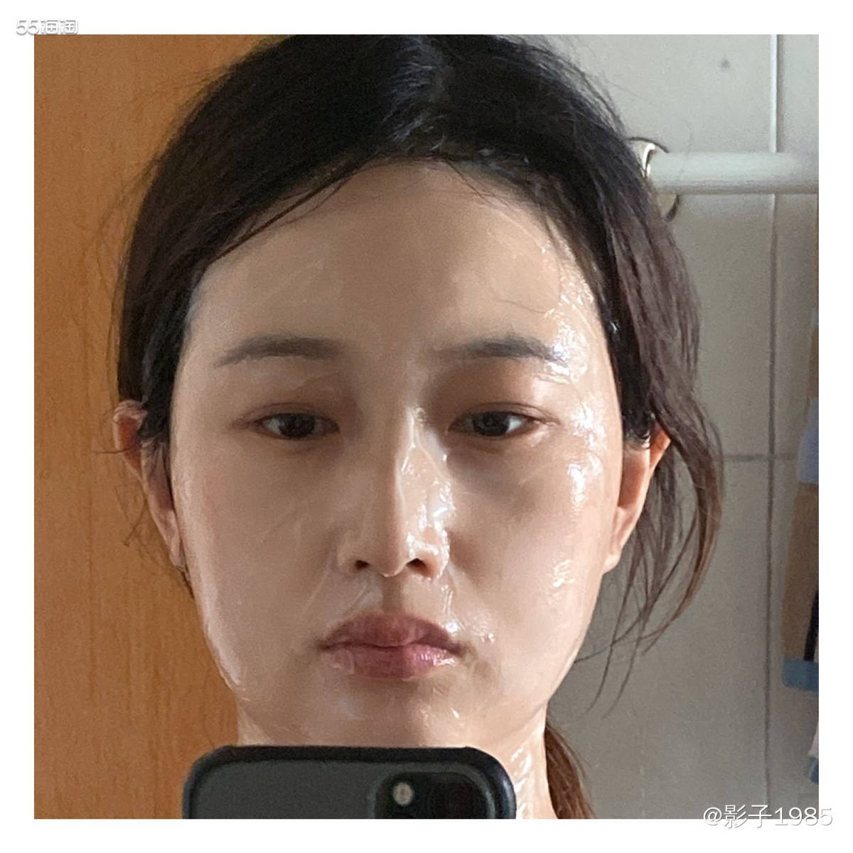 每到换季，大干皮的我必备面膜敷脸，更好的补充皮肤水份。 今天