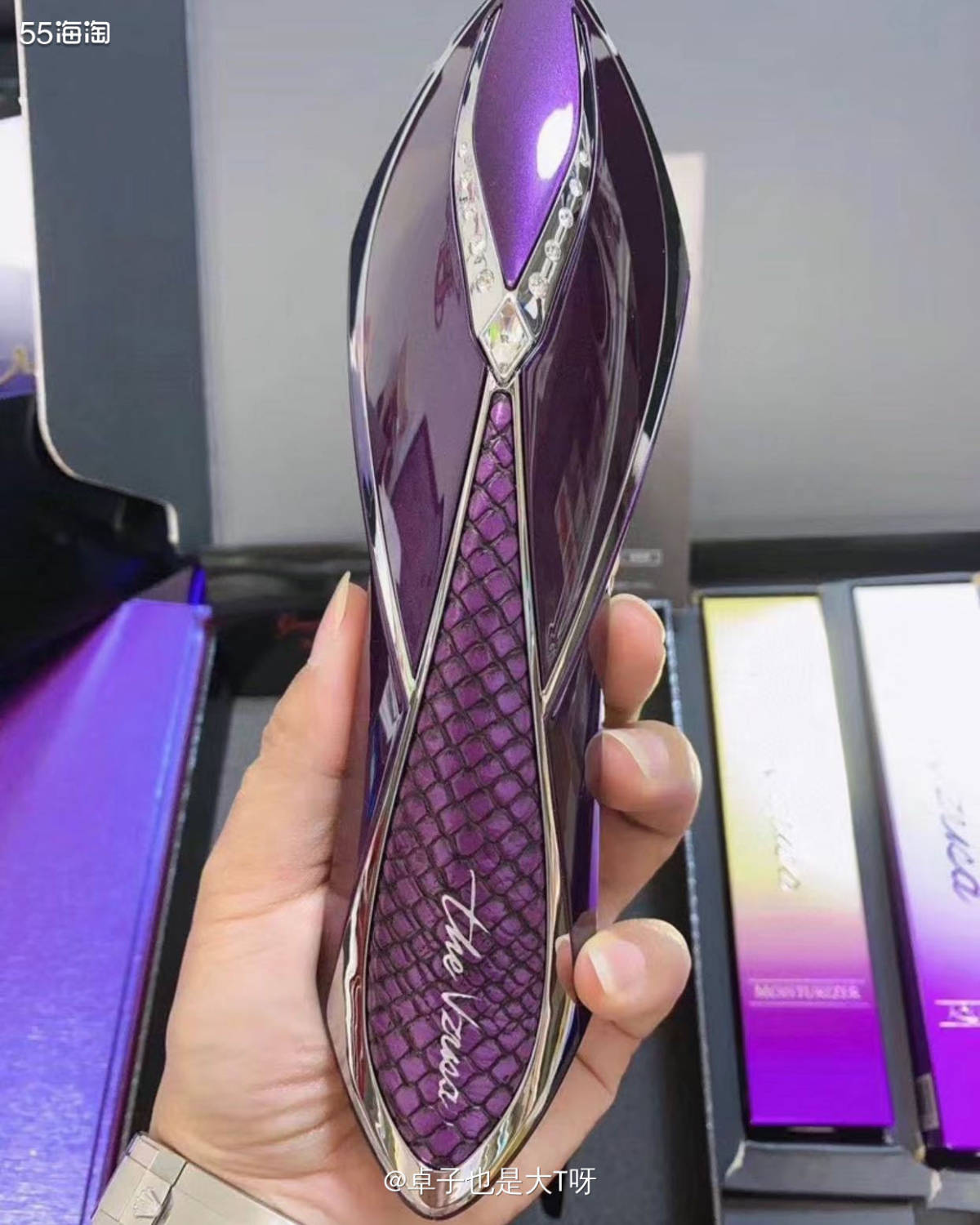 美杜莎美容仪算是美容仪的顶尖尖啦，除了颜值在线，功能这一方面