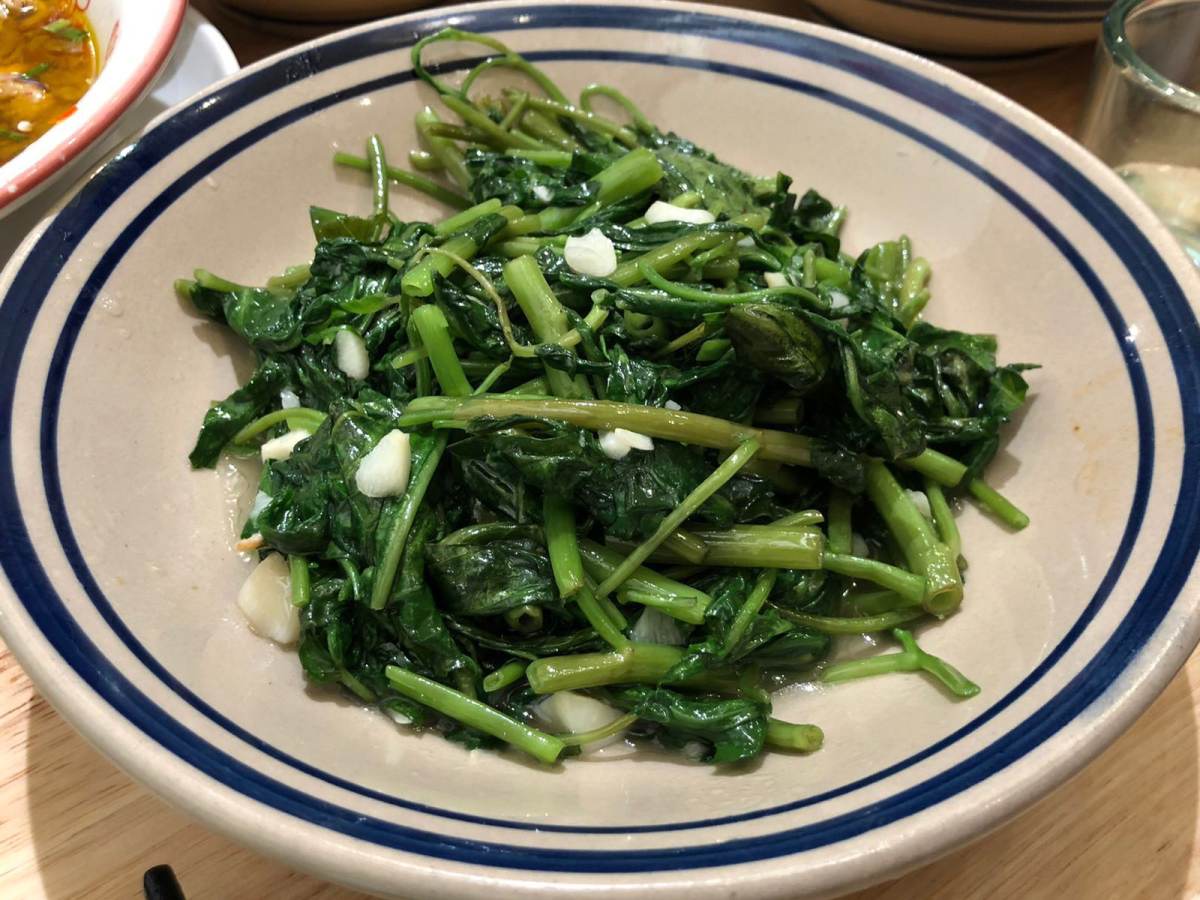 学校旁边这个欢喜大排档开了有两天了，每次去都是门庭若市被劝退