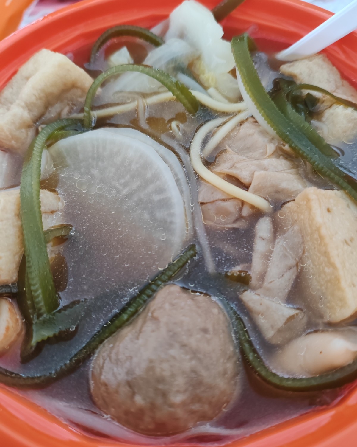 秋冬天就适合来一份麻辣烫呀，昨天中午不知道吃什么，就点了一个