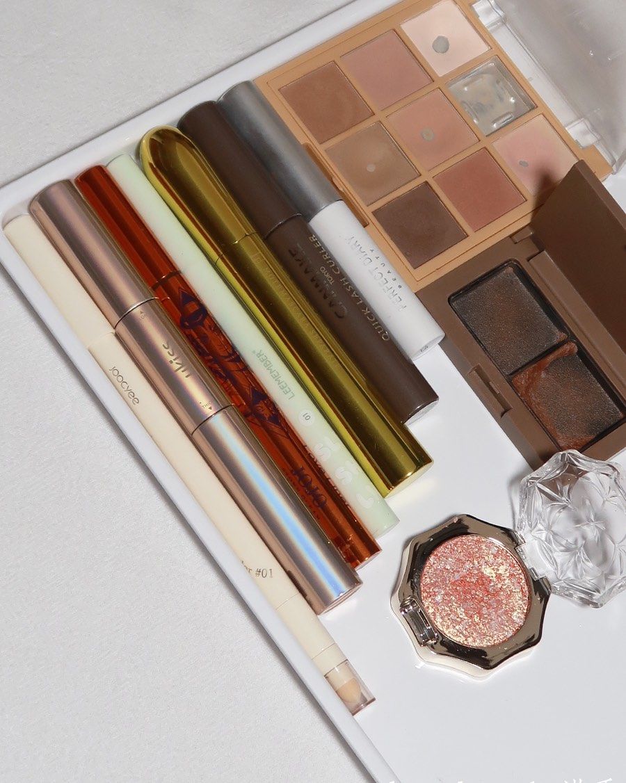 这只的质地很特别 其他睫毛膏被火棍烧一下之后 只是会把多余的