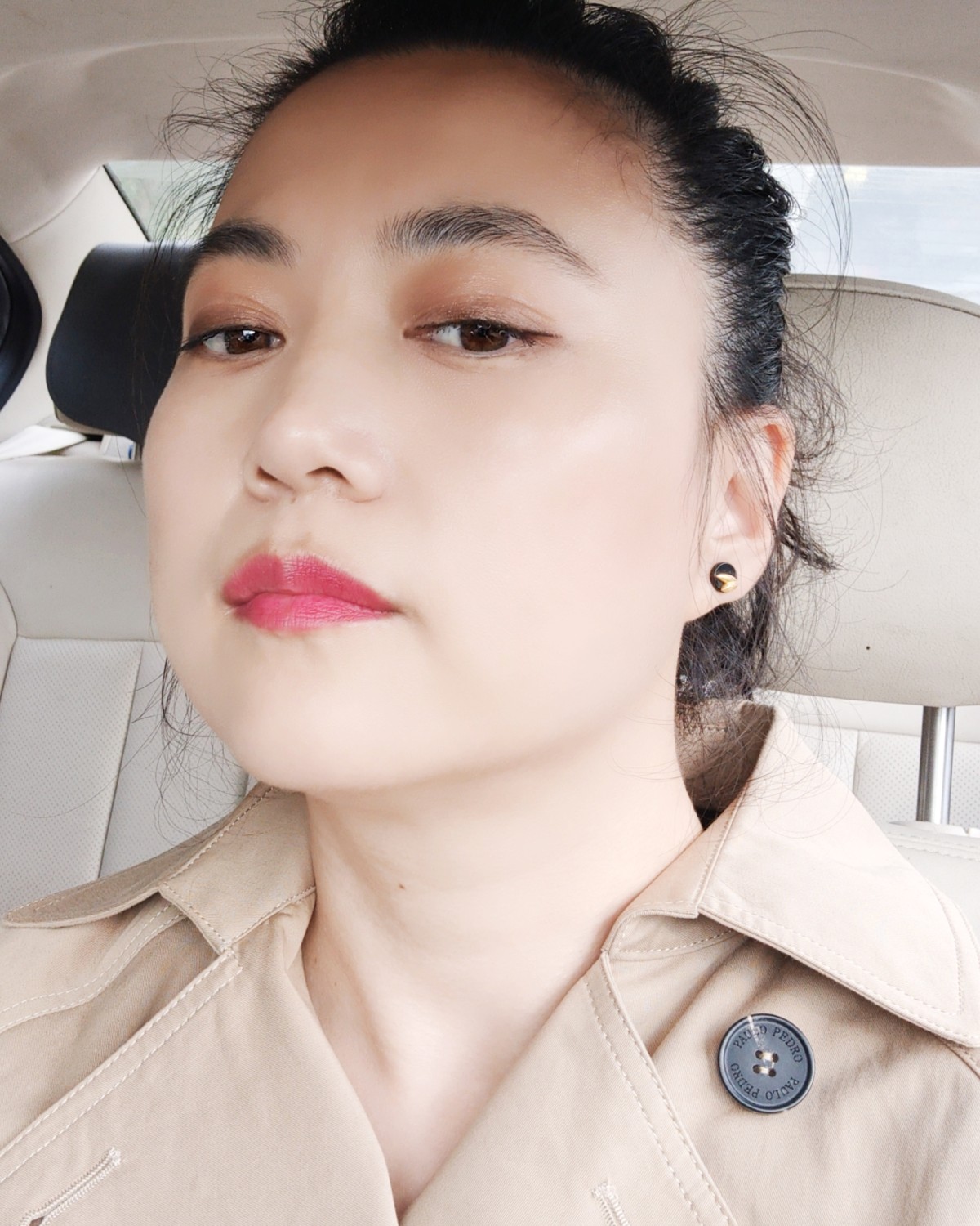 看这不屑的眼神，就知道秋天带妆开会就是霸气全开，事情成不成不