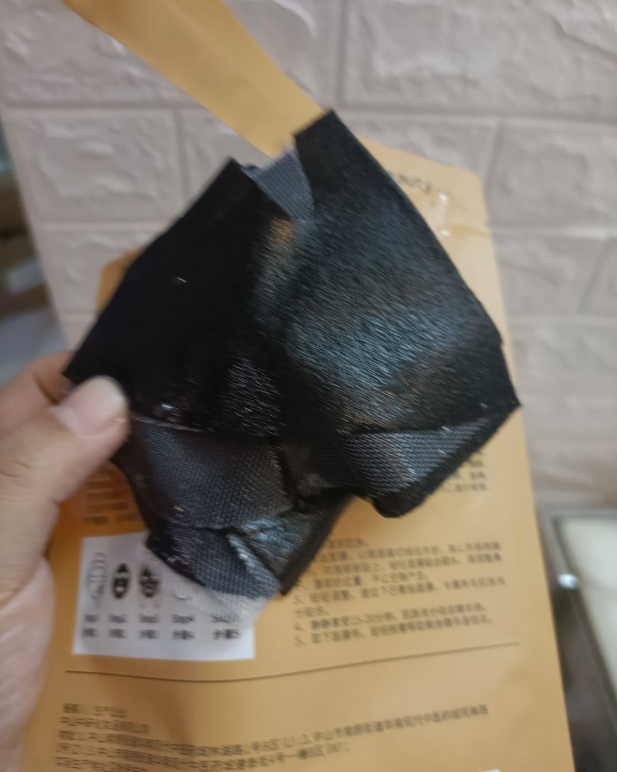 明天要去看曾比特演唱会，今天就来敷一个补水面膜好了~  ⭐本