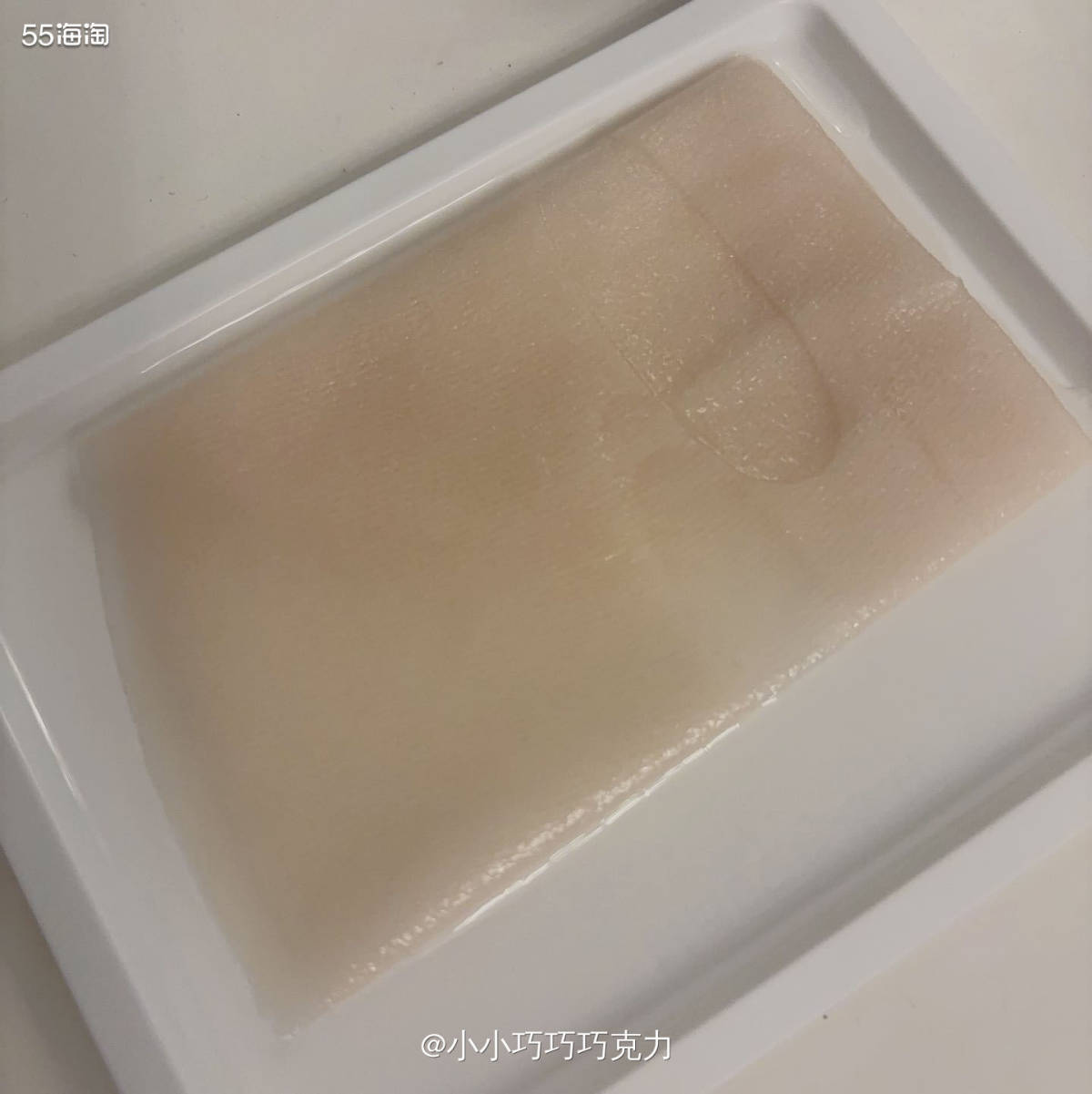 补上前天晚上敷的面膜啦，因为前几天长了两颗豆豆、所以用了一个