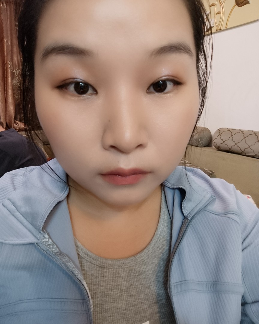 今晚要去看曾比特的演唱会，虽然没有约好人自己一个人去，但是也