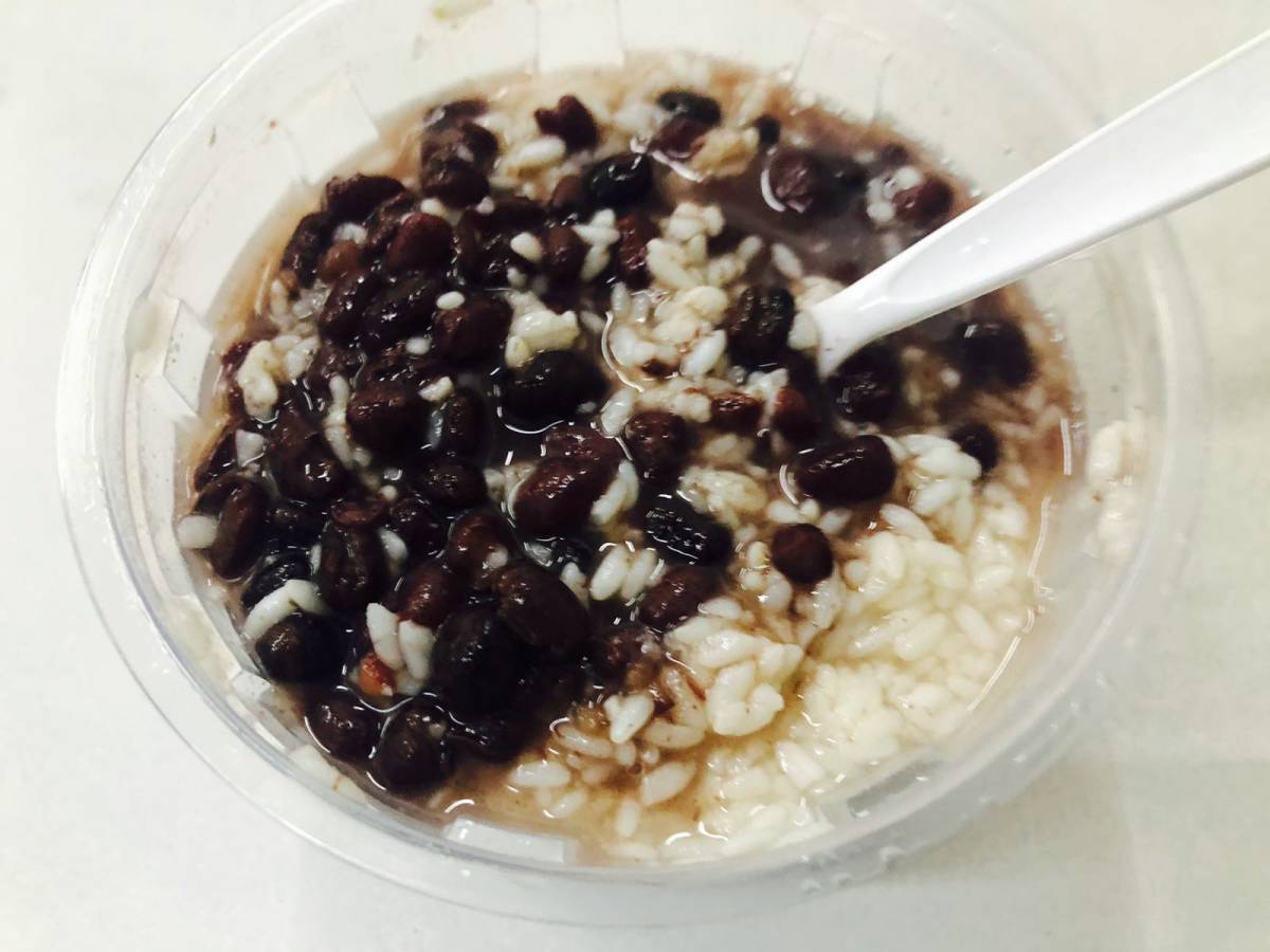 中午麻麻说换个口味直接包牛肉餛飩多吃点好搬砖😂所以大早去买