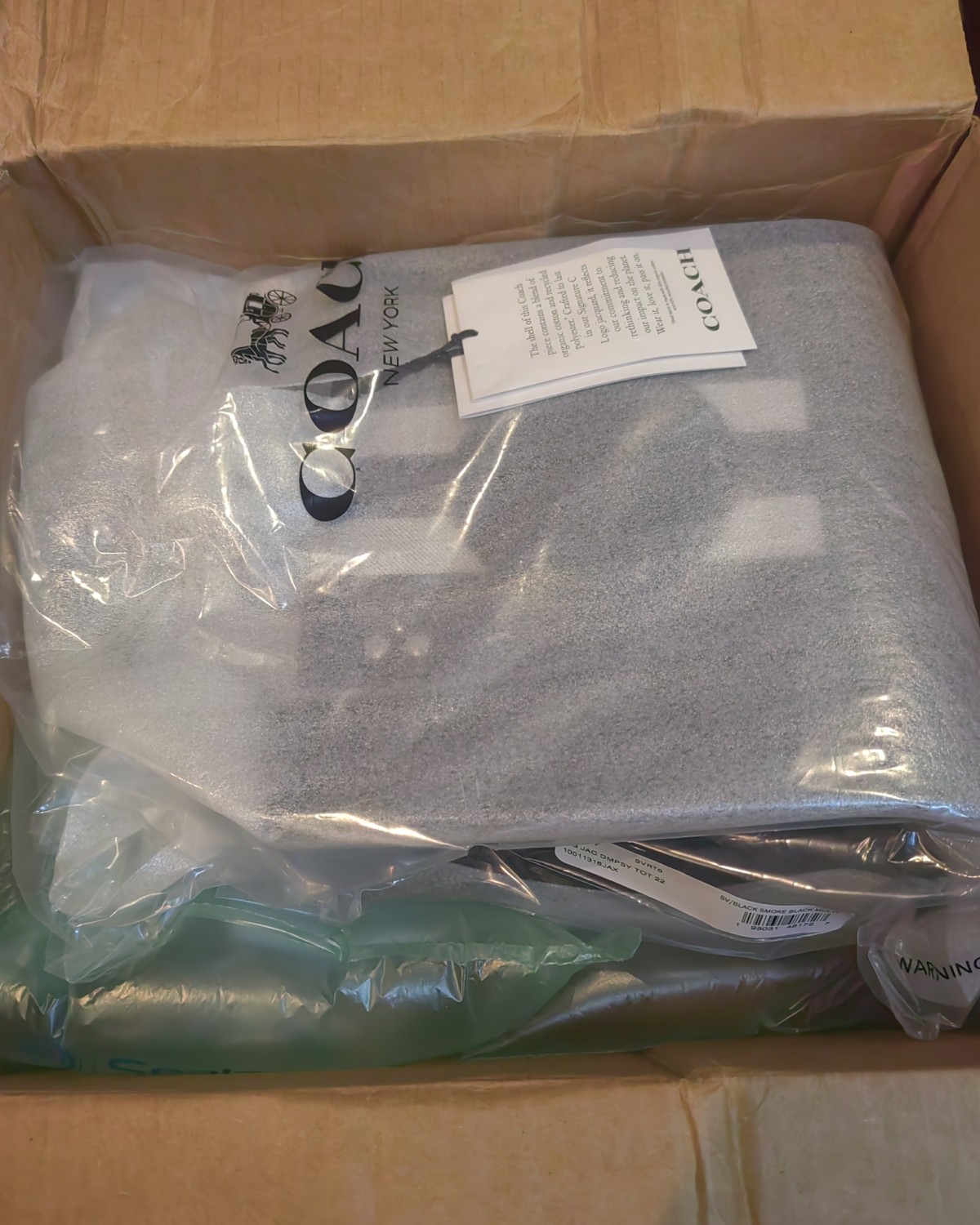 嘿嘿~9月买的coach包包到啦~ 这次终于不是一层纸包着了