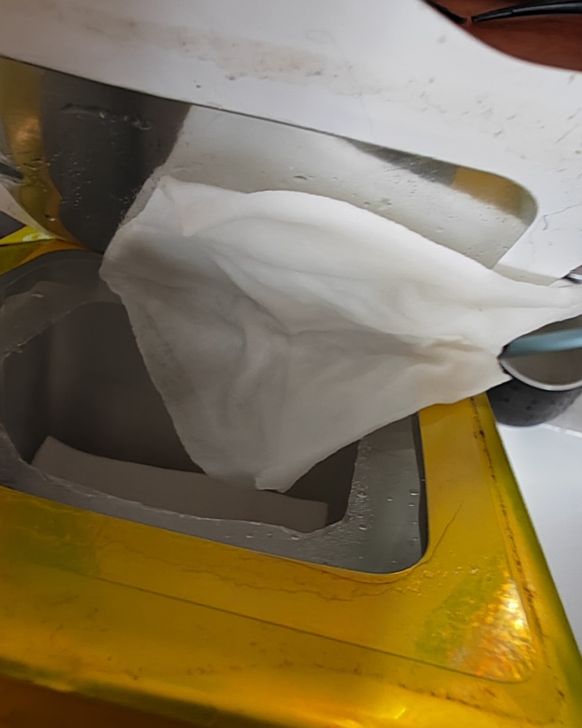 这个是高丝的早安面膜，一盒子有46片，价格也不贵，重点是好用