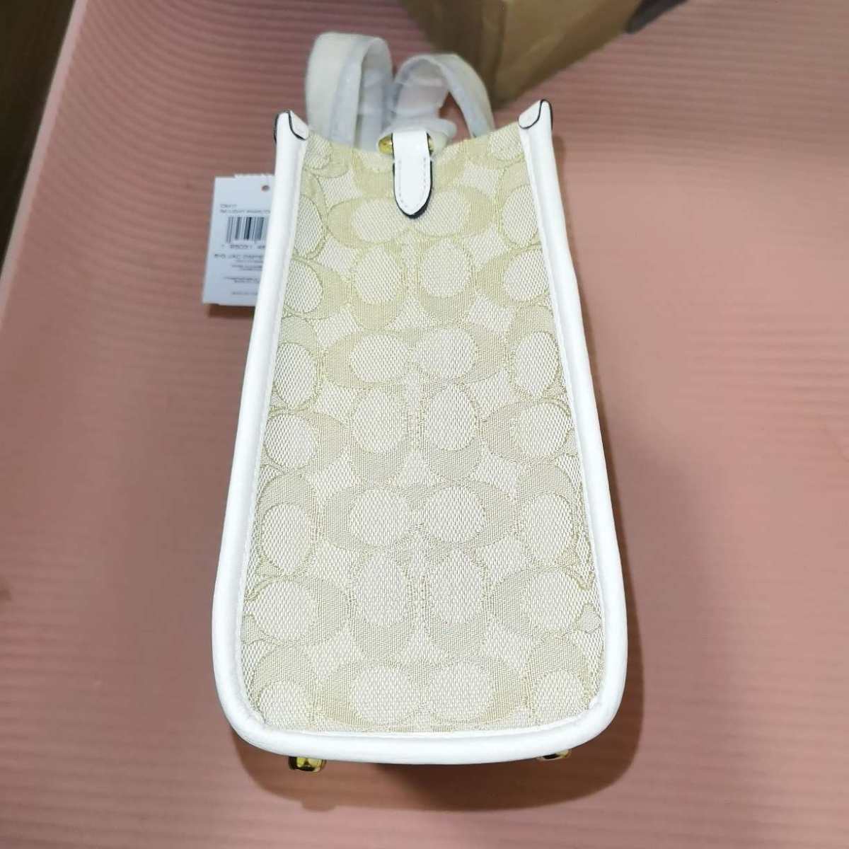 ☑开箱： 奥莱的tote22 米白色，一共陆续到了5个，都是