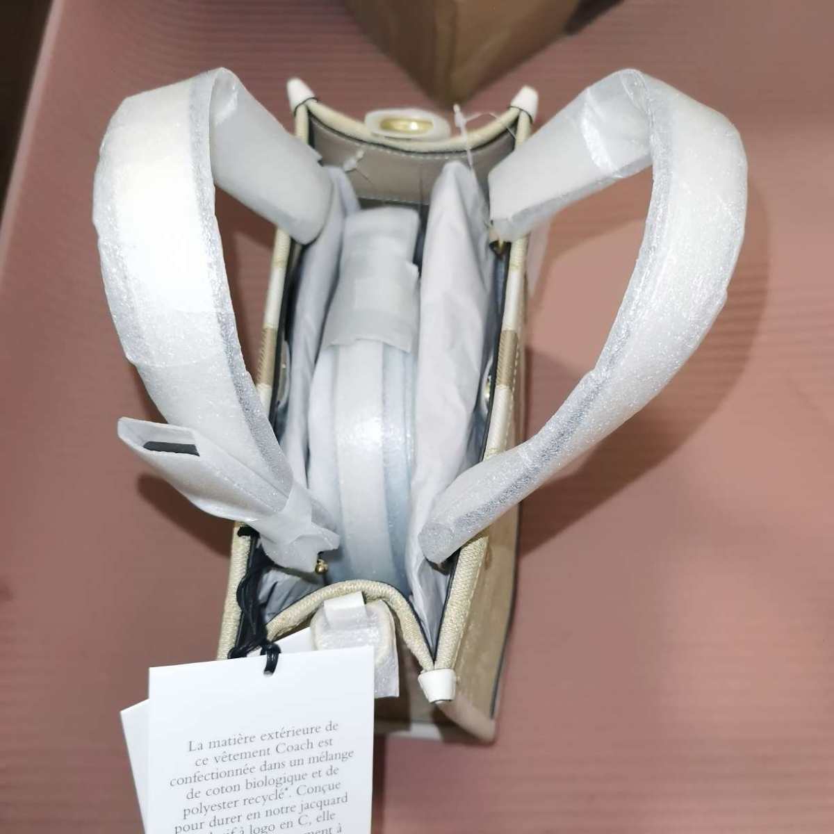 ☑开箱： 奥莱的tote22 米白色，一共陆续到了5个，都是