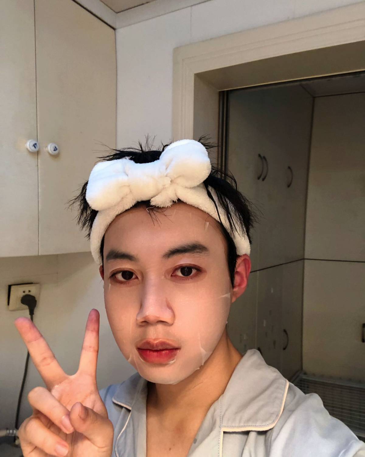 已经不记得上一次敷贴片面膜是什么时候了，精致的猪猪男孩也有犯