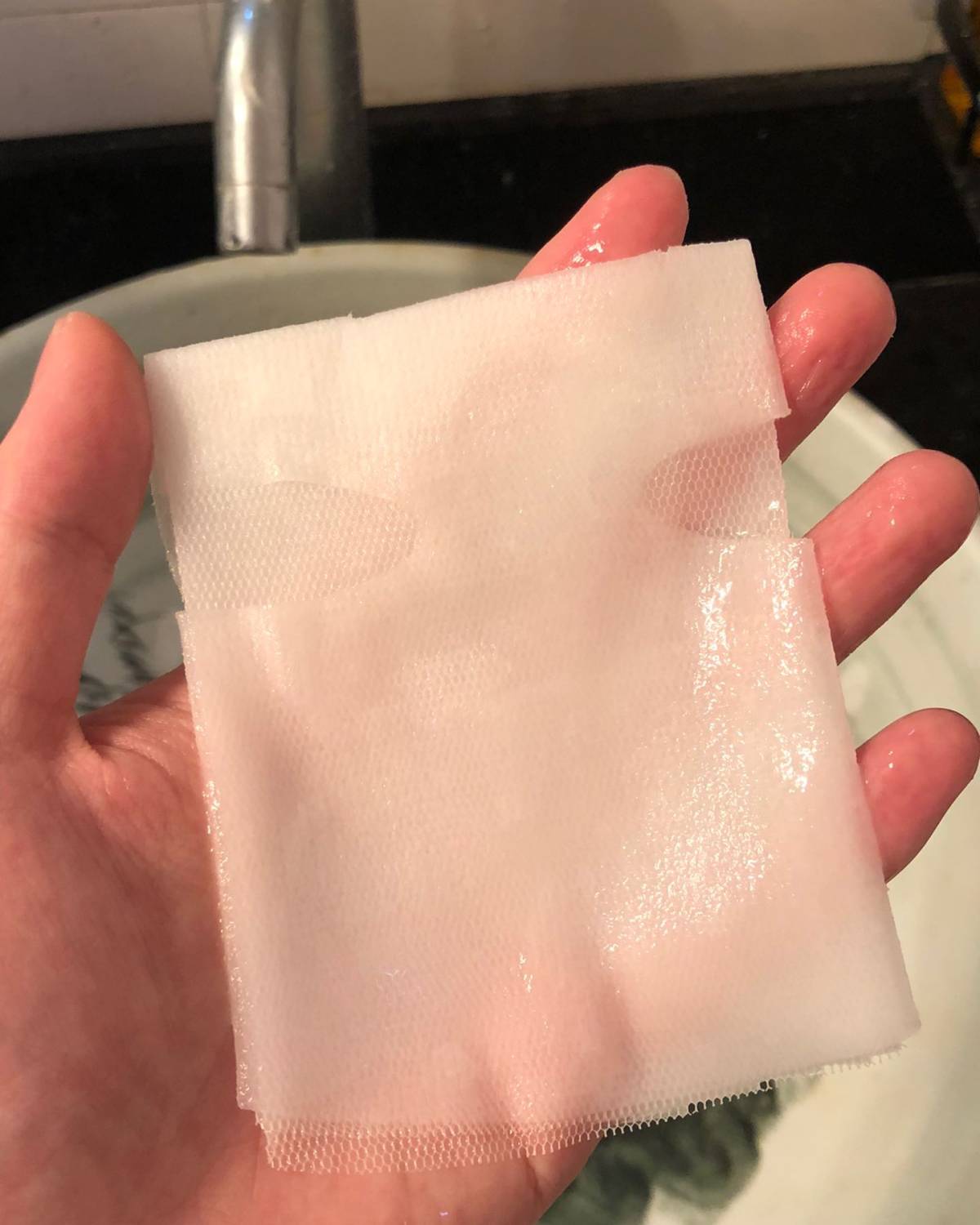 已经不记得上一次敷贴片面膜是什么时候了，精致的猪猪男孩也有犯